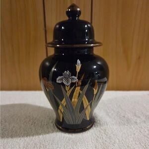 😁vintage Japanese Otagiri black ginger jar.